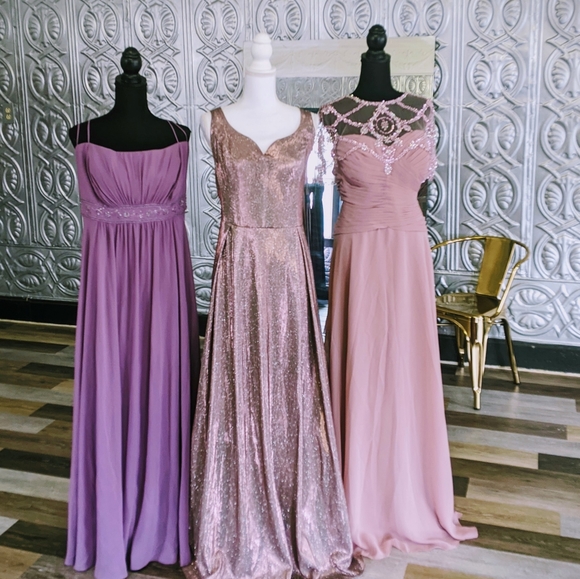 NWT Rose Shimmer-Knit Dress w/ Mask (Size 20W) - Picture 2 of 3